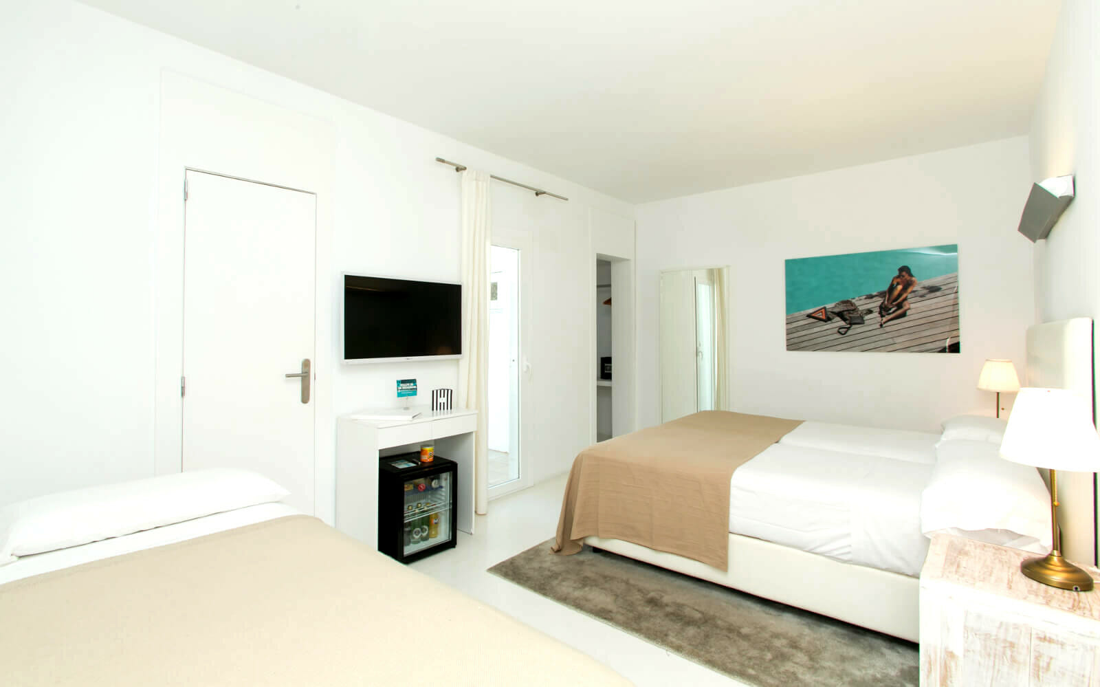 HABITACIÓN TRIPLE CON BAÑO EN HOTEL ZHERO PALMA