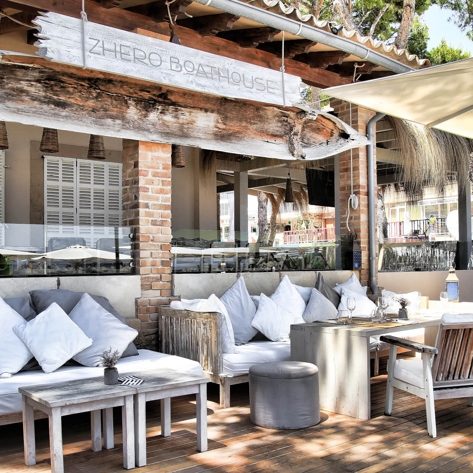 Zhero Boathouse Magaluf Mallorca Chillout-Restaurant Beachclub